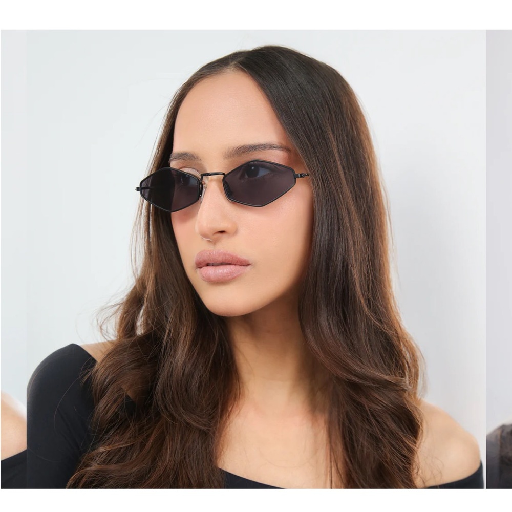 Illesteva Astoria Sunglasses Matte Black/Grey Flat - Picture 3 of 4